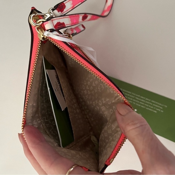 Kate Spade ♠️ New With Tags Laurel Way front pocket wristlet - Picture 4 of 9